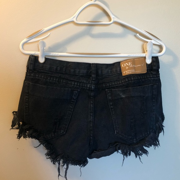 One Teaspoon size 26 Jean shorts - Picture 3 of 6